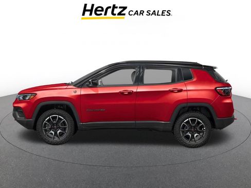 Used 2025 Jeep Compass Trailhawk AWD/4WD image 3