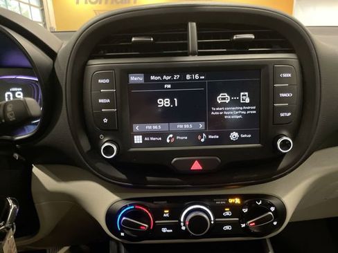 Used 2025 Kia Soul LX w/ LX Technology Package FWD image 22