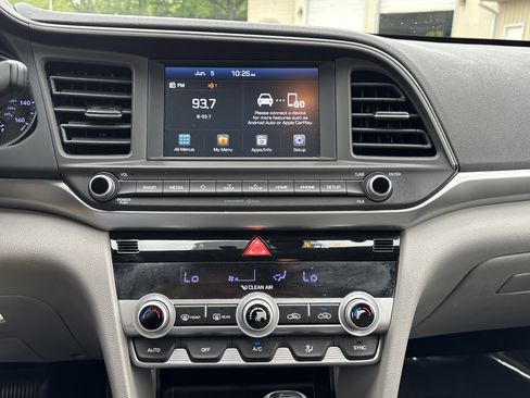 Used 2020 Hyundai Elantra SEL FWD image 15