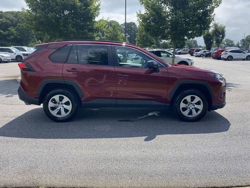 Used 2021 Toyota RAV4 LE FWD image 2