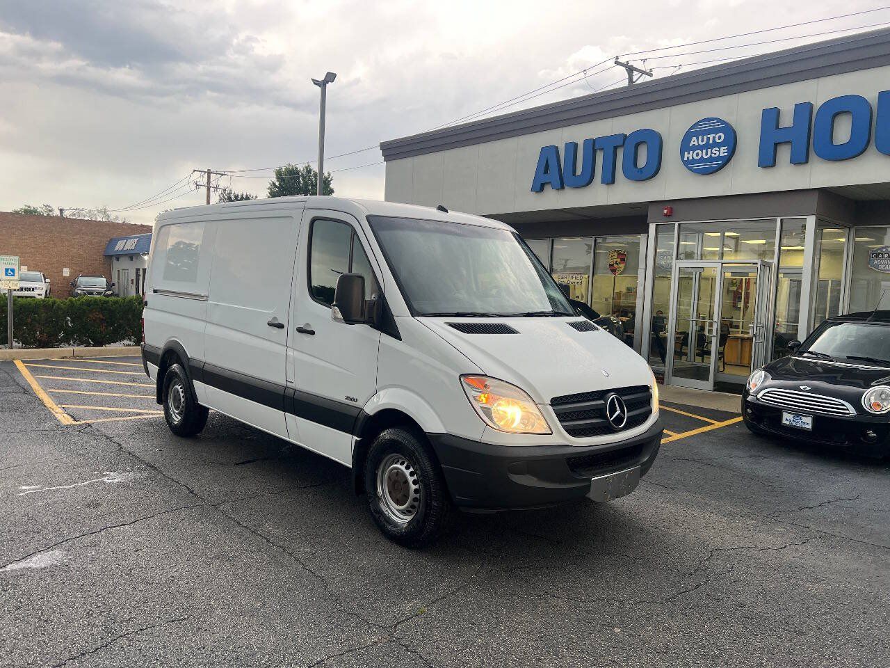 Used 2012 Mercedes-Benz Sprinter 2500 w/ Premium Pkg image 2