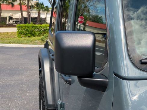 Used 2025 Jeep Wrangler Unlimited Rubicon 4xe w/ Convenience Group AWD/4WD image 12