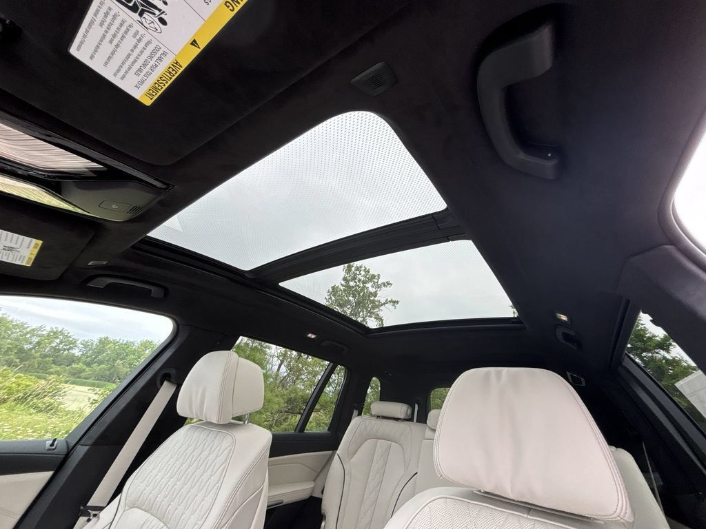 Used 2027 BMW X7 xDrive40i w/ Executive Package AWD/4WD image 16