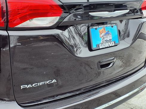 Used 2018 Chrysler Pacifica Touring-L Plus image 28