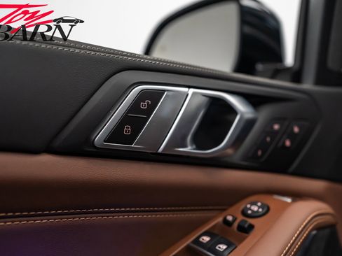 Used 2024 BMW X5 xDrive40i w/ M Sport Package image 22