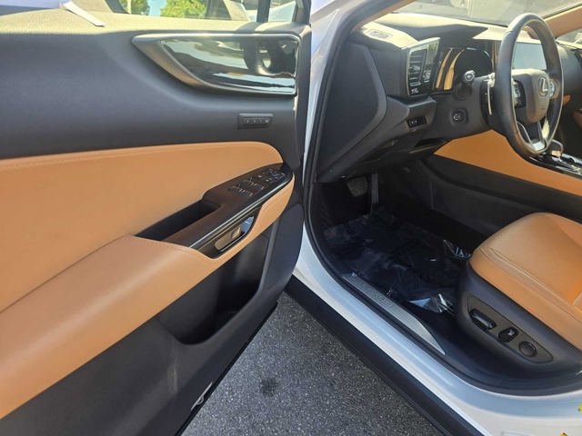 Used 2025 Lexus NX 250 FWD w/ Accessory Package (2T) image 21