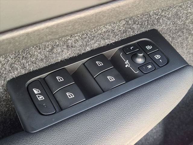 Certified 2023 Volvo XC40 Recharge Ultimate AWD/4WD image 11