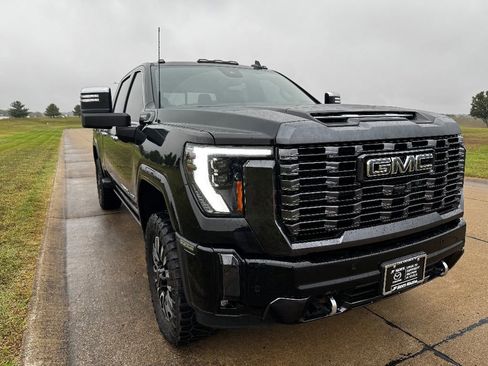 Used 2024 GMC Sierra 2500 Denali Ultimate w/ Max Trailering Package image 4