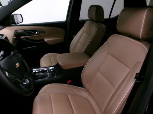 Used 2023 Chevrolet Traverse Premier w/ LPO, Floor Liner Package AWD/4WD image 9