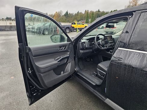 New 2025 Nissan Pathfinder SV image 17