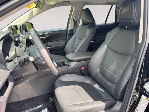 Used 2025 Toyota RAV4 XLE Premium w/ Weather Package AWD/4WD image 9