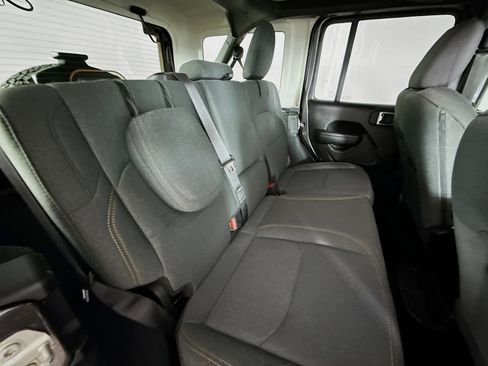 Used 2024 Jeep Wrangler Unlimited image 32