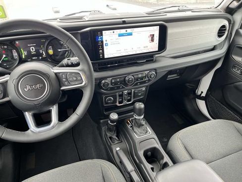 Certified 2025 Jeep Wrangler Unlimited Sahara AWD/4WD image 13