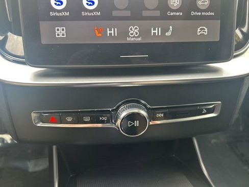 Certified 2025 Volvo XC90 B6 Plus image 25