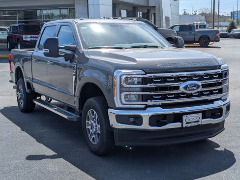 New 2026 Ford F250 Lariat w/ FX4 Off-Road Package image 4