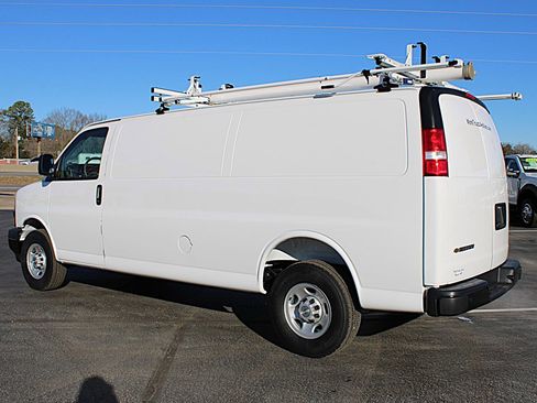 Used 2025 Chevrolet Express 2500 Extended w/ Communications Package image 4