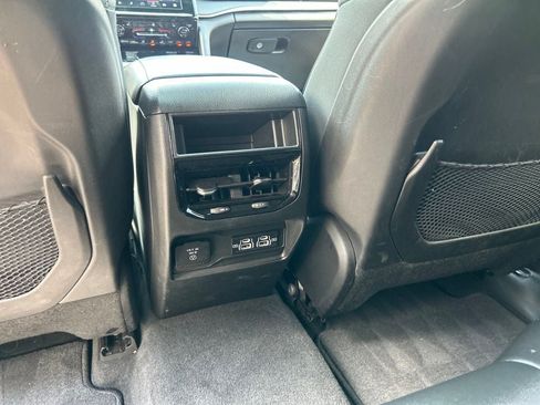 Used 2023 Jeep Grand Cherokee Altitude AWD/4WD image 24