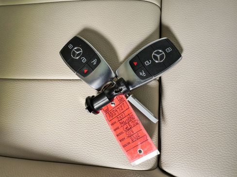 Used 2021 Mercedes-Benz GLB 250 4MATIC image 24