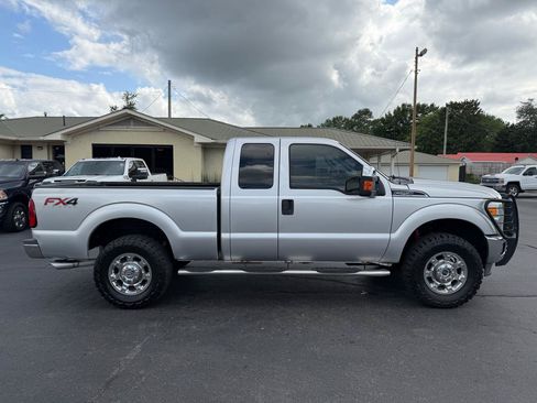 Used 2016 Ford F250 XLT w/ XLT Premium Package AWD/4WD image 4