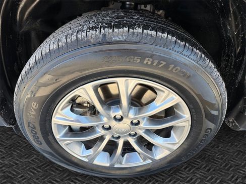 Used 2021 Jeep Cherokee Latitude Lux w/ Comfort/Convenience Group image 11