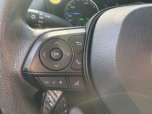 Used 2022 Toyota RAV4 XLE image 28