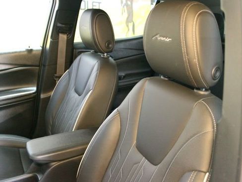 Used 2025 Buick Encore GX Avenir w/ Avenir Technology Package image 19