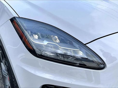 Used 2019 Jaguar E-PACE R-Dynamic SE image 29