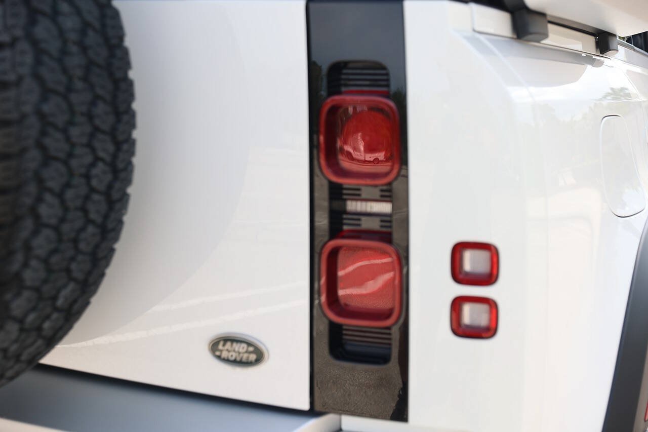 Used 2022 Land Rover Defender 110 SE AWD/4WD image 23