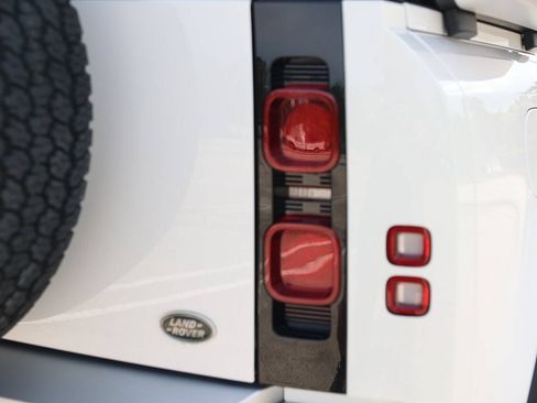 Used 2022 Land Rover Defender 110 SE AWD/4WD image 23