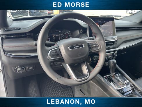Used 2025 Jeep Compass Trailhawk AWD/4WD image 33