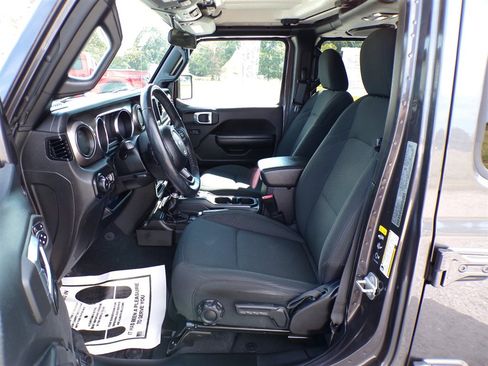 Used 2020 Jeep Wrangler Unlimited Sport image 32