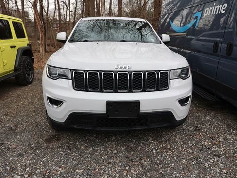 Used 2020 Jeep Grand Cherokee Laredo image 2