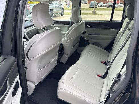 Used 2022 Jeep Grand Cherokee Overland w/ Adv Protech Group III image 10