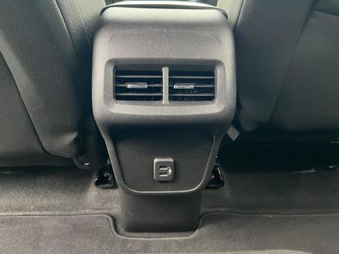 Used 2024 Chevrolet Equinox LT image 38