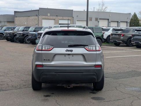 Used 2019 Jeep Cherokee Latitude Plus AWD/4WD image 4