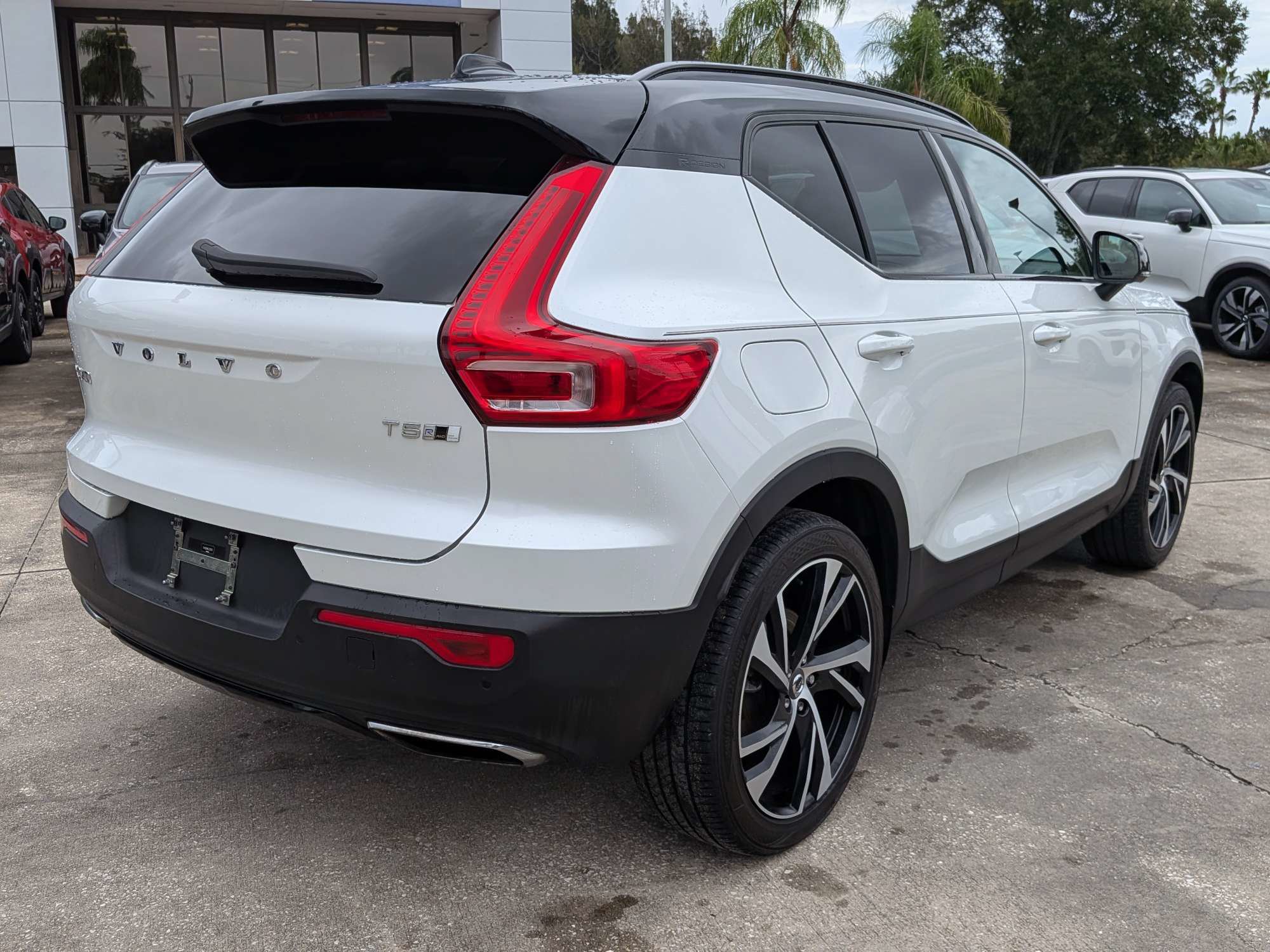 Used 2020 Volvo XC40 T5 R-Design w/ Protection Package Premier AWD/4WD image 3