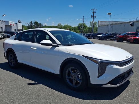 New 2026 Kia K4 FWD image 2