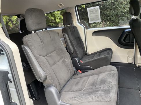 Used 2016 Dodge Grand Caravan American Value Package w/ UConnect Hands-Free Group FWD image 33