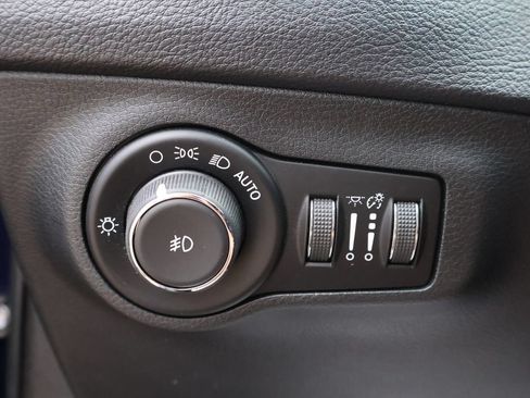 Used 2018 Jeep Compass Latitude w/ Popular Equipment Group FWD image 39