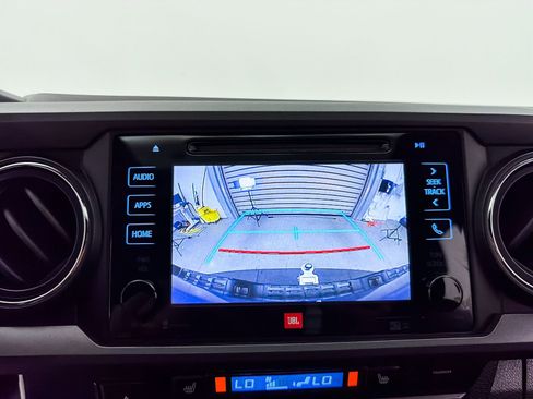 Used 2016 Toyota Tacoma TRD Sport AWD/4WD image 8