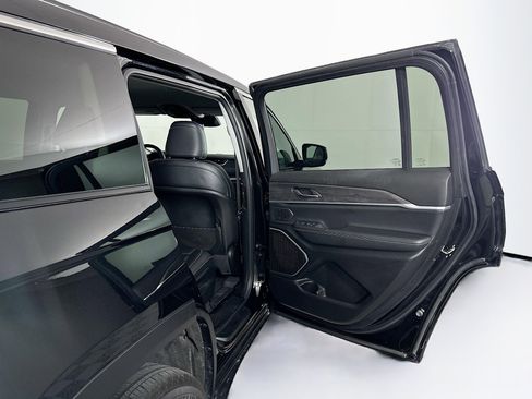 Used 2023 Jeep Grand Cherokee L Limited image 33