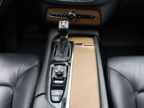 Used 2021 Volvo XC90 T6 Momentum image 24