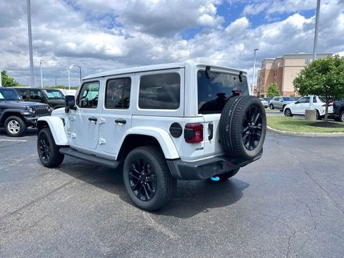 Used 2022 Jeep Wrangler Unlimited Sahara w/ Cold Weather Group AWD/4WD image 7