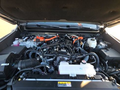 Used 2024 Toyota Tacoma 4x4 Double Cab Hybrid image 33
