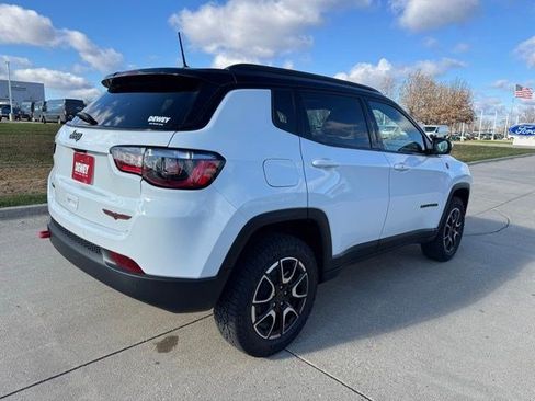 New 2026 Jeep Compass Trailhawk w/ Sun, Sound & Navigation Group AWD/4WD image 7