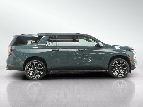 Used 2025 Chevrolet Suburban RST w/ RST Capability Package AWD/4WD image 7