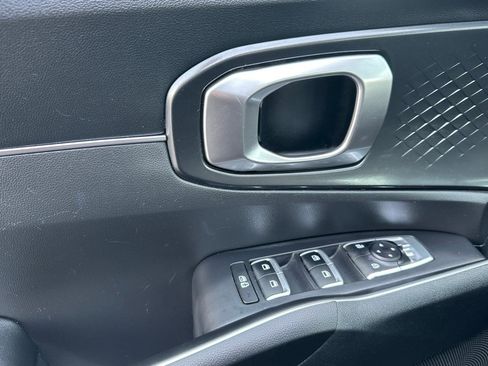 Certified 2022 Kia Sorento S w/ Panoramic Sunroof Package image 14