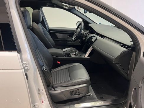 New 2025 Land Rover Discovery Sport Dynamic SE image 17