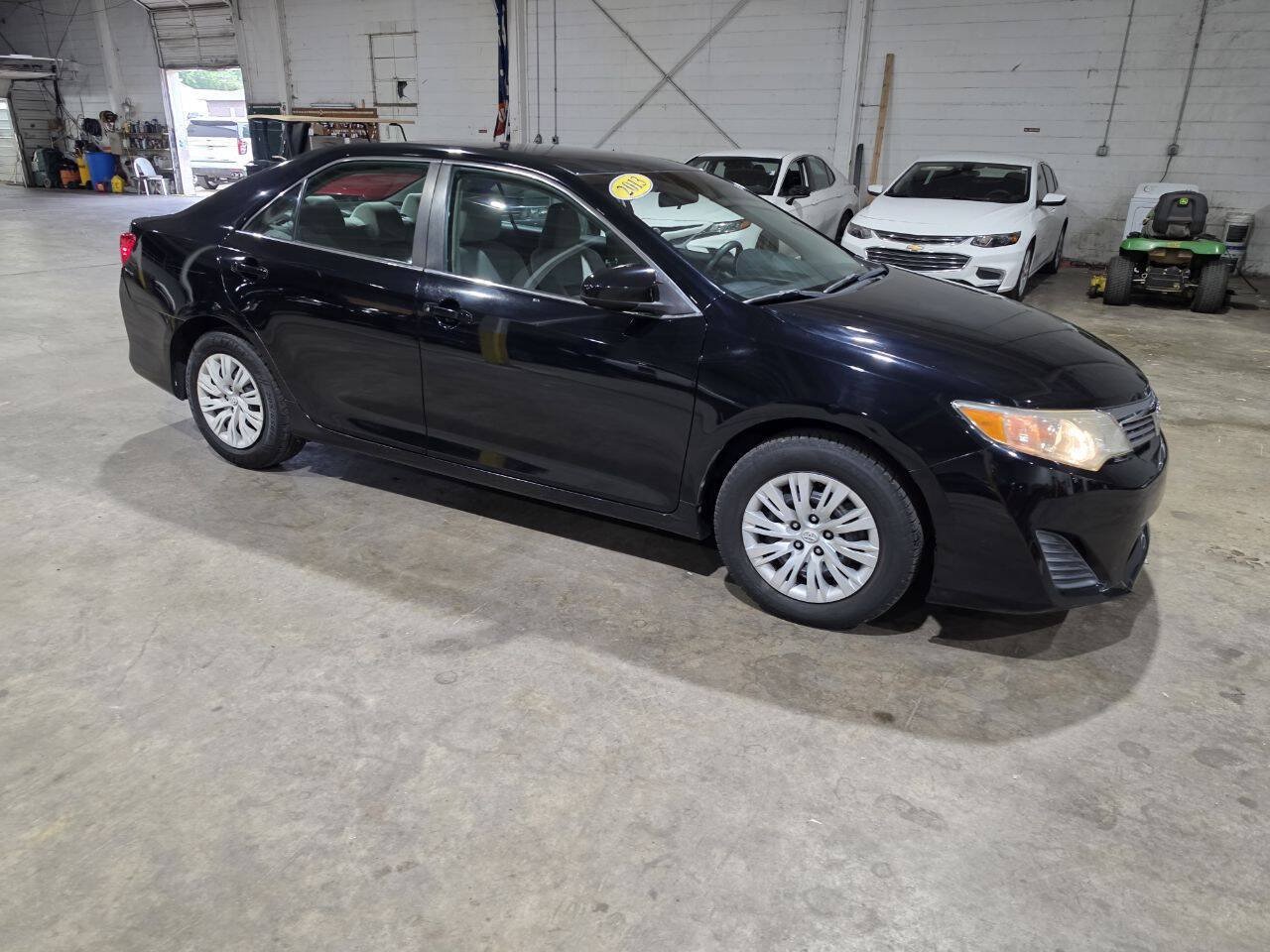 Used 2013 Toyota Camry FWD image 14