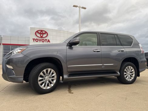 Used 2018 Lexus GX 460 Premium w/ Premium Package image 5